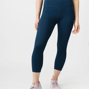 Zyia Navy Capri leggings